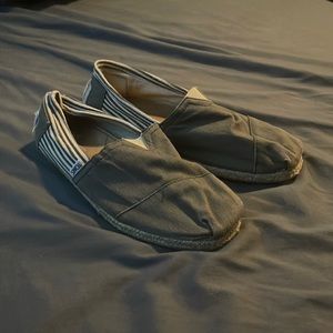 Grey Toms slip one